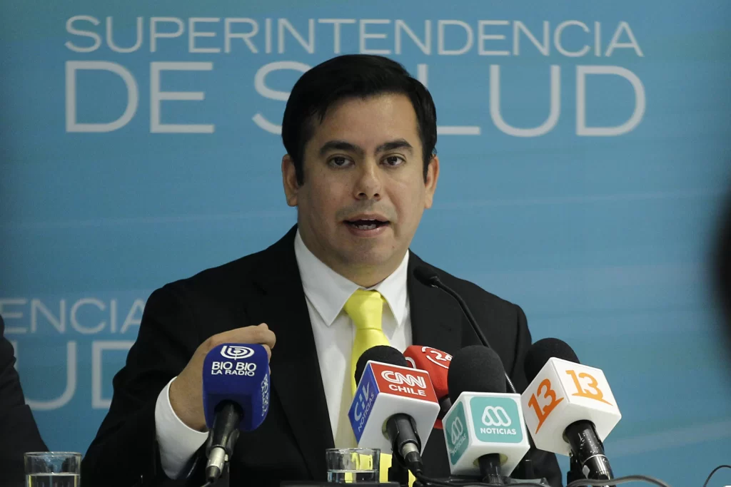 Patricio Fernández, ex superintendente de salud y miembro del comité técnico de la reforma de salud en conferencia de prensa