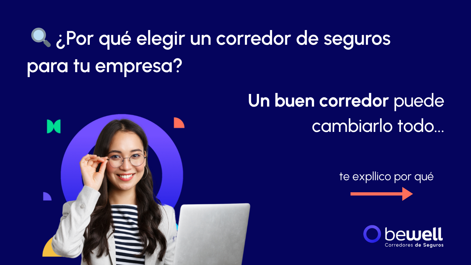 Corredor de seguros asesorando a empresa sobre seguros colectivos y beneficios para colaboradores